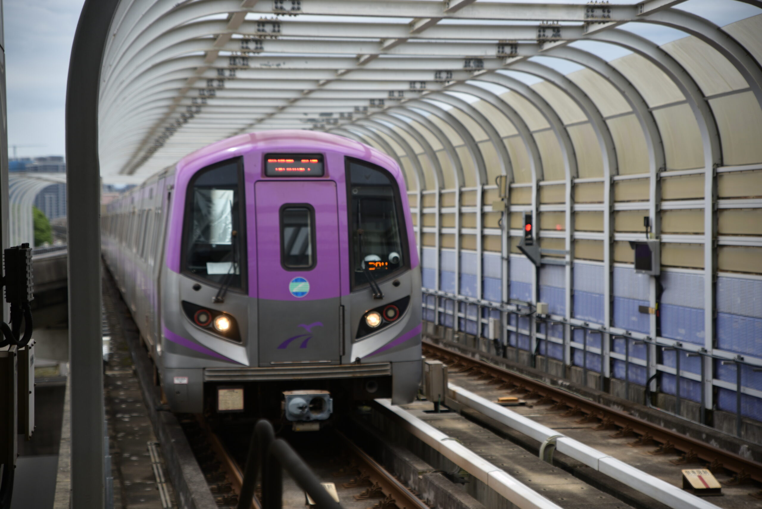 桃園機場捷運一天2次供電異常！超過千名旅客受影響 - 台北郵報 | The Taipei Post