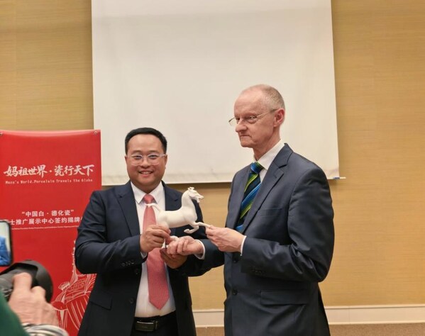 新華絲路:德化攜「三大願景」走進日內瓦 文明互鑒與產業共贏同頻共振 - 台北郵報 | The Taipei Post 新華絲路:德化攜「三大願景」走進日內瓦 文明互鑒與產業共贏同頻共振 - 台北郵報 | The Taipei Post