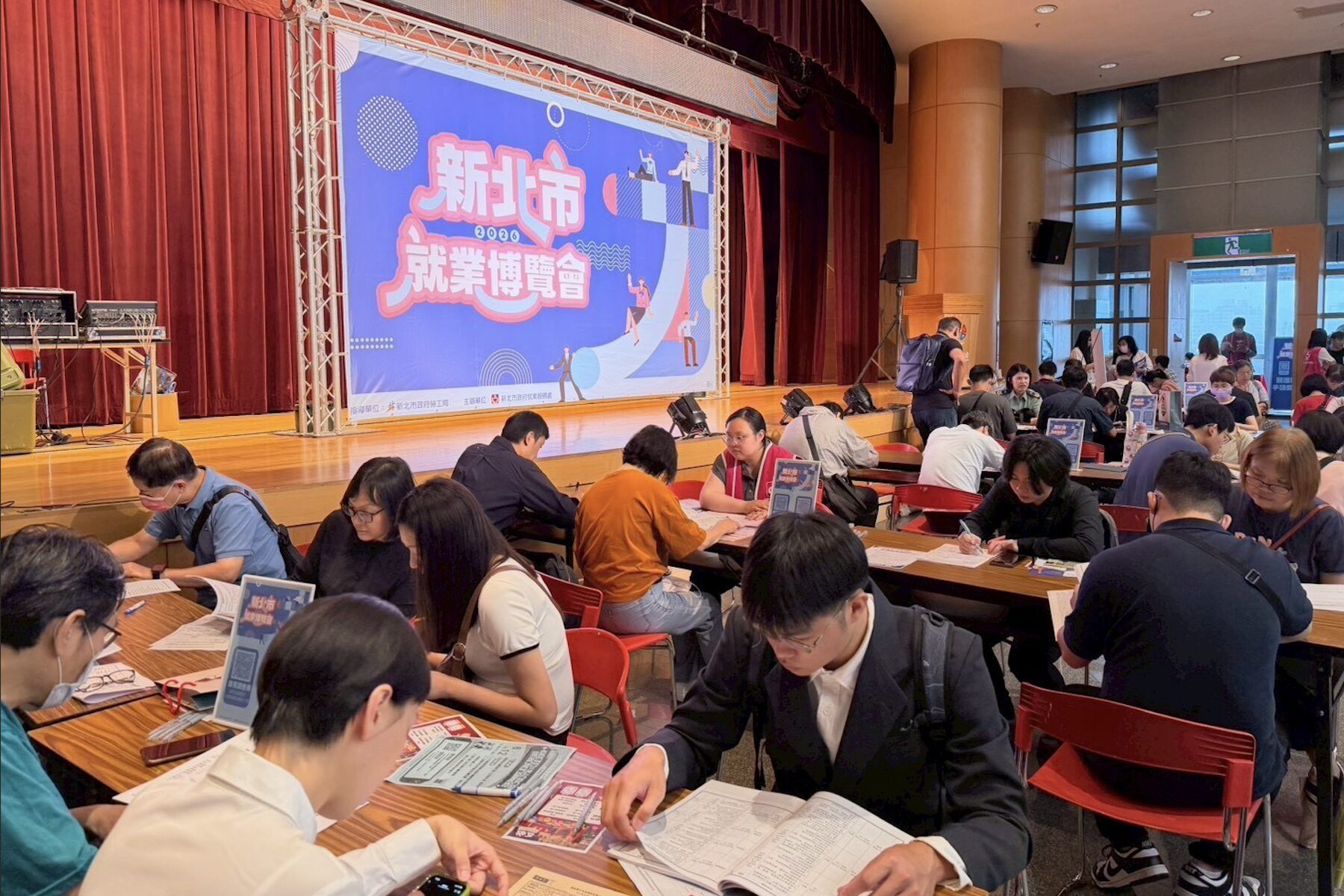 協助新鮮人接軌職場與中高齡再就業 新北就業博覽會頂尖企業齊聚初媒合率破5成 - 台北郵報 | The Taipei Post