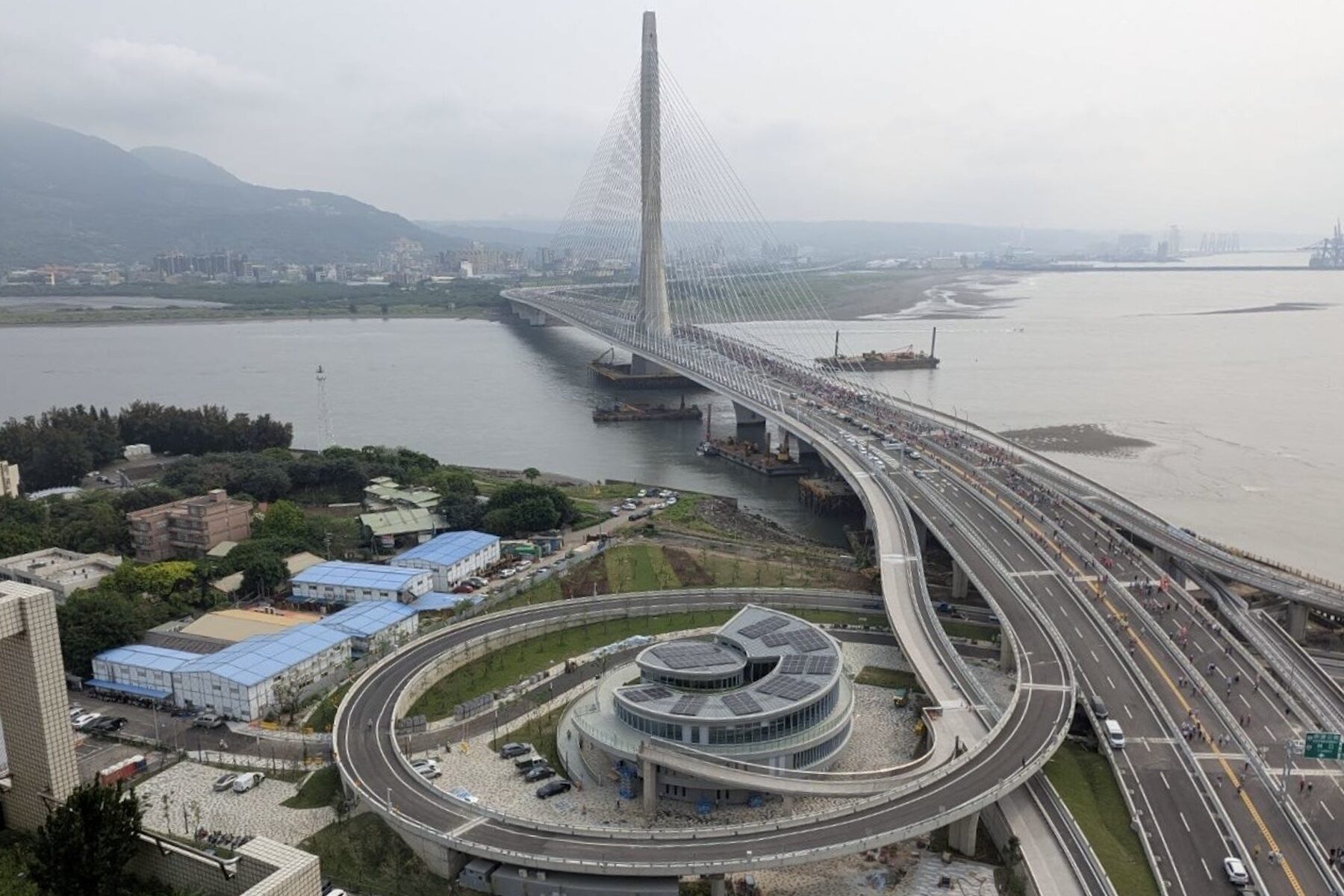 因應強颱巴威來襲!淡江大橋若封橋周邊道路車流恐增加請民眾改道 - 台北郵報 | The Taipei Post 因應強颱巴威來襲!淡江大橋若封橋周邊道路車流恐增加請民眾改道 - 台北郵報 | The Taipei Post