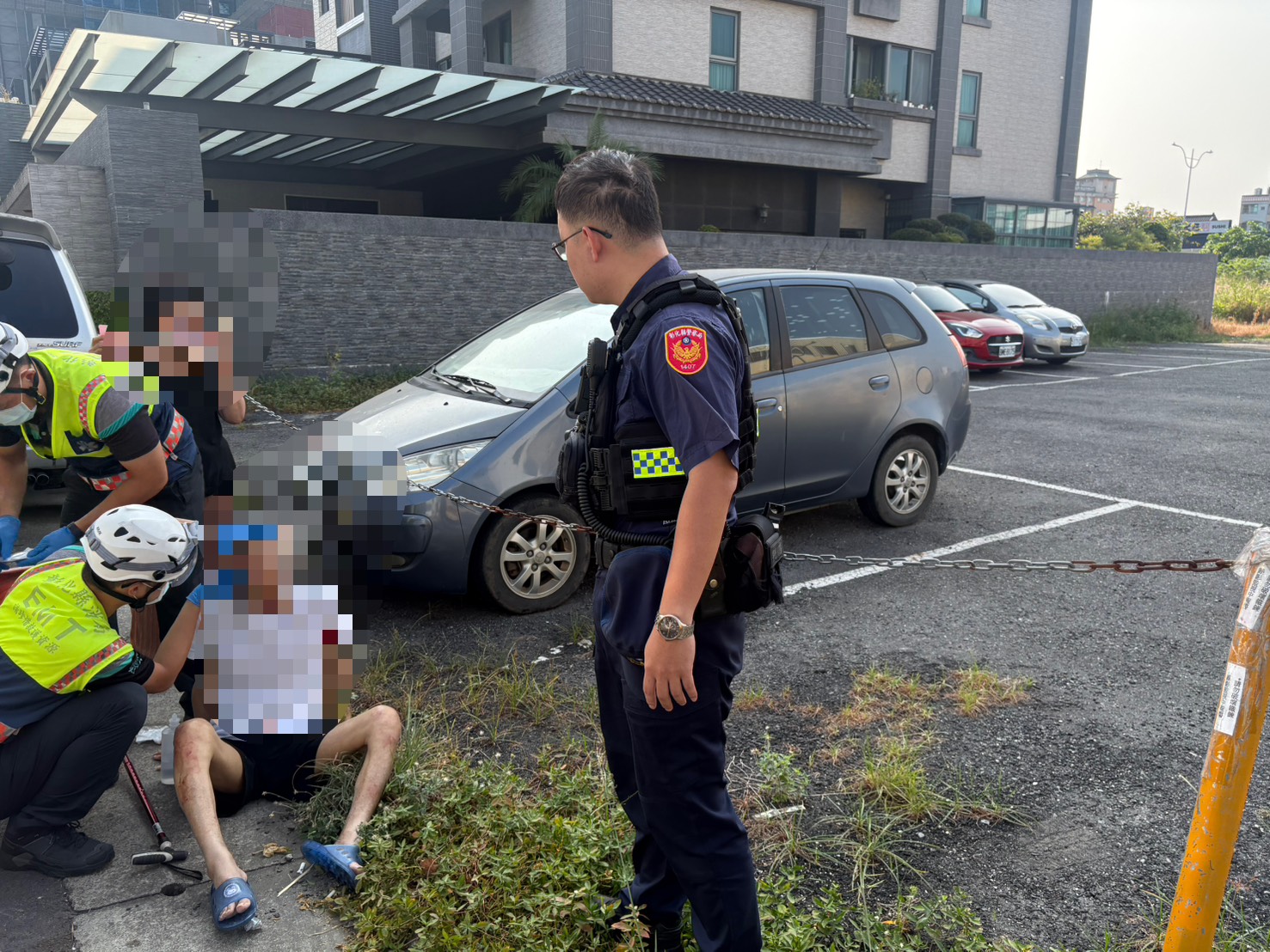失智老翁趁隙外出迷途跌倒 暖警巡經發現即時救援助團聚 - 台北郵報 | The Taipei Post 失智老翁趁隙外出迷途跌倒 暖警巡經發現即時救援助團聚 - 台北郵報 | The Taipei Post